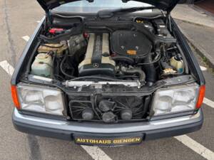 Bild 21/22 von Mercedes-Benz 300 CE-24 (1993)