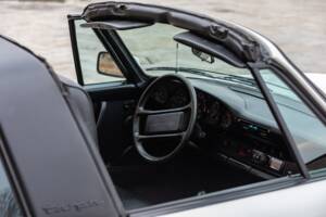 Afbeelding 25/45 van Porsche 911 Carrera 3.2 (WTL) (1988)