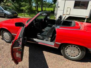Image 5/8 of Mercedes-Benz 560 SL (1986)