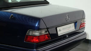 Immagine 5/20 di Mercedes-Benz E 220 (1996)