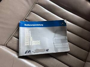 Immagine 11/12 di Mercedes-Benz 300 CE (1988)
