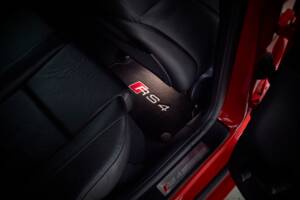 Image 51/95 of Audi RS4 Avant (2006)