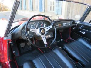 Image 13/23 of Alfa Romeo 2600 Spider (1966)