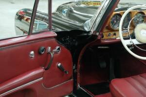 Image 27/50 of Mercedes-Benz 220 SE b (1963)