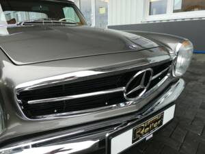 Image 23/27 of Mercedes-Benz 280 SL (1968)