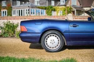 Image 26/50 of Mercedes-Benz SL 280 (1996)
