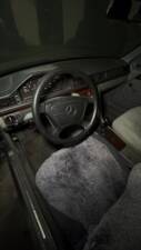 Bild 44/81 von Mercedes-Benz 250 TD (1992)
