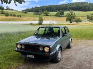 Afbeelding 2/18 van Volkswagen Golf Mk I GTI Pirelli 1.8 (1983)