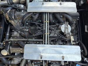Bild 23/29 von Jaguar E-Type V12 (2+2) (1972)