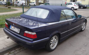 Image 4/4 of BMW 318i (1996)