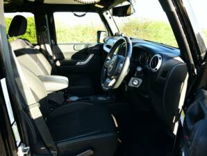 Image 16/50 de Jeep Wrangler Sahara 4.0L (2014)