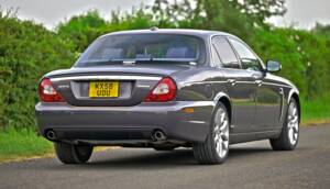 Image 10/50 de Jaguar XJ 8 4.2 (2009)