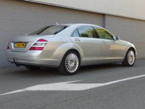 Image 4/98 of Mercedes-Benz S 500 L (2007)