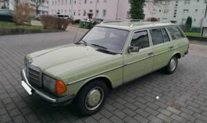 Image 5/22 de Mercedes-Benz 300 TD (1979)