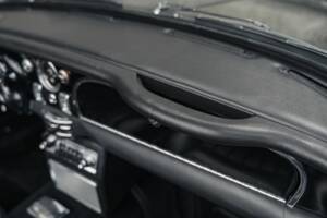 Image 32/33 of Aston Martin DB 5 Volante (1964)