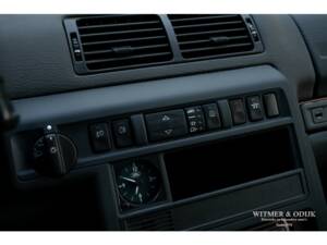 Bild 15/28 von Land Rover Range Rover 4.6 HSE (2000)
