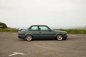 Image 18/50 of BMW 325i (1990)
