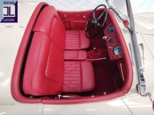 Image 42/74 of Jaguar XK 140 OTS (1956)