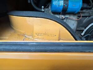 Image 12/32 of Volkswagen T2b Westfalia (1972)