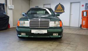 Image 5/38 of Mercedes-Benz 300 CE-24 (1992)