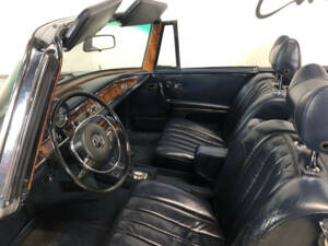 Image 24/31 of Mercedes-Benz 280 SE 3,5 (1970)