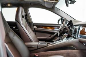Image 23/31 of Porsche Panamera Turbo (2010)