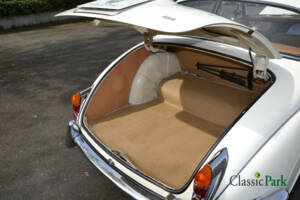 Image 14/35 of Jaguar 340 (1968)