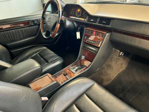 Afbeelding 17/62 van Mercedes-Benz E 500 (1995)