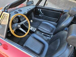 Afbeelding 2/8 van Alfa Romeo 2000 Spider Veloce (1974)