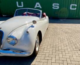 Image 4/23 of Jaguar XK 120 DHC (1954)