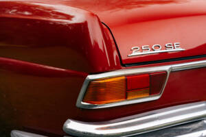 Image 29/99 of Mercedes-Benz 250 SE (1967)