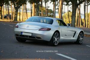 Image 13/26 de Mercedes-Benz SLS AMG (2011)