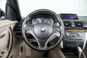 Image 8/50 of BMW 125i (2008)