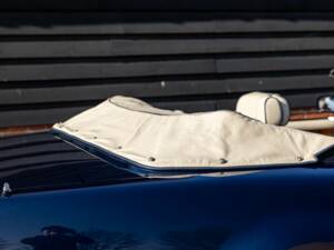 Imagen 35/50 de Aston Martin V8 Vantage Volante (2000)