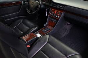 Bild 16/35 von Mercedes-Benz E 320 (1993)