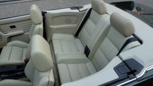 Immagine 22/48 di BMW 325i (1986)