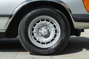 Image 17/50 de Mercedes-Benz 450 SL (1977)