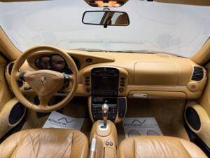 Bild 17/35 von Porsche 911 Carrera 4S (2003)