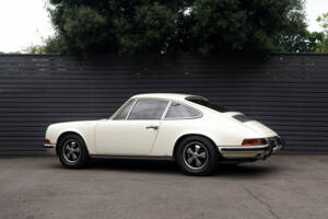 Image 16/78 of Porsche 911 2.0 E (1968)
