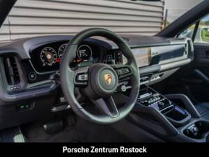 Obraz 5/33 pojazdu Porsche Cayenne E-Hybrid (1900)