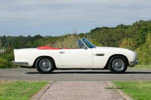 Image 35/38 of Aston Martin DB 6 Mk II Volante (1970)