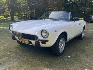 Image 7/8 of FIAT Spider 2000 Pininfarina 50th Anniversary Edition (1979)