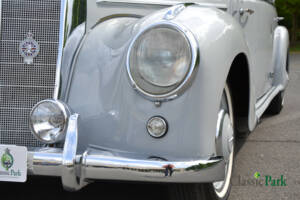 Image 38/50 of Mercedes-Benz 220 (1952)
