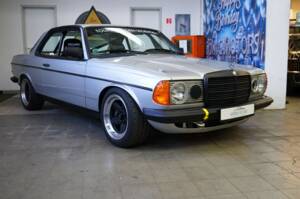 Immagine 3/40 di Mercedes-Benz 280 CE (1980)
