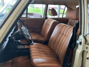 Image 5/21 of Mercedes-Benz 200 (1972)