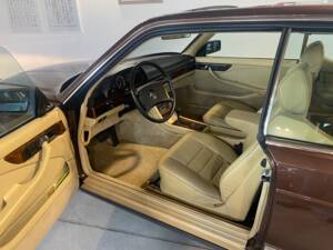 Image 16/63 of Mercedes-Benz 500 SEC (1984)