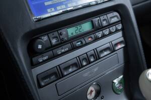 Image 12/31 de Aston Martin V12 Vanquish (2004)