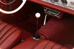 Image 43/50 of Mercedes-Benz 300 SL Roadster (1961)