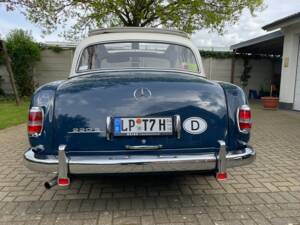 Immagine 7/39 di Mercedes-Benz 220 S (1957)