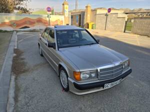 Image 6/8 of Mercedes-Benz 190 E (1989)